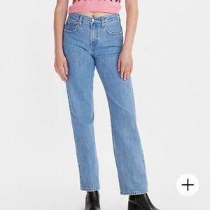 Levi’s women straight leg medium wash